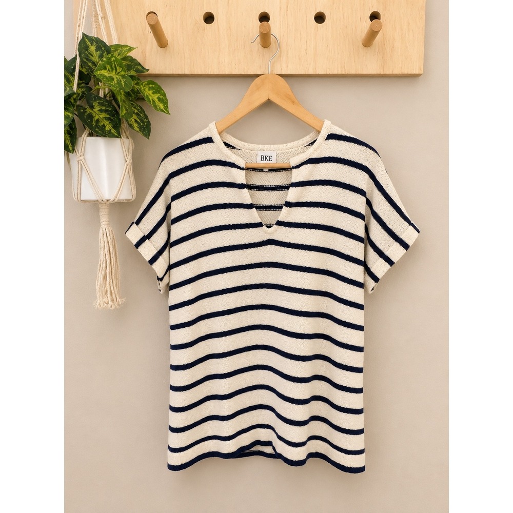 BKE Womens Striped Knit Top Navy Cream Notched V-Neck Short Sleeve Sweater‎ S